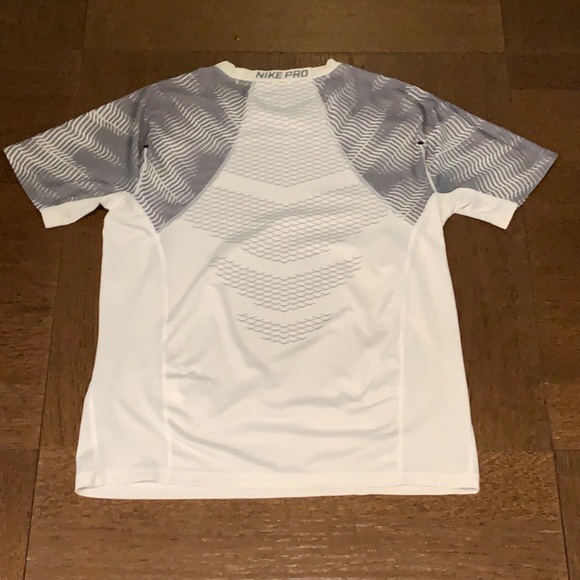 White and gray Nike pro hypercool youth XL tshirt - Picture 2 of 3